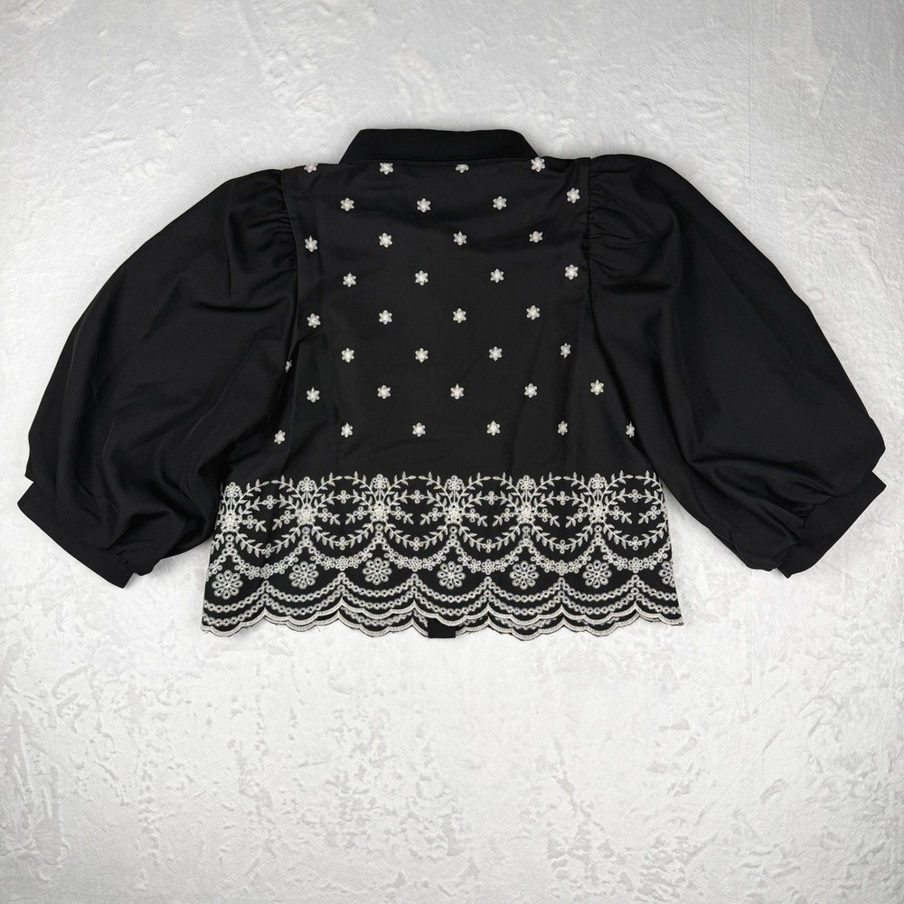 Entro Embroidered Cottagecore Puff Sleeve Scallop Hem Button Blouse Size M NWOT - Picture 4 of 8
